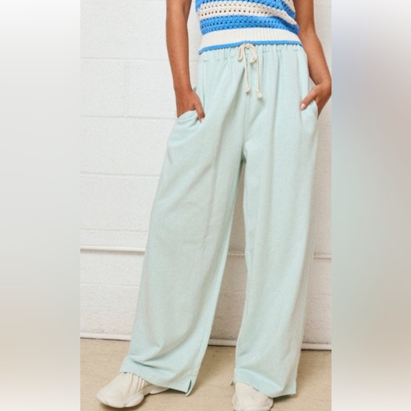 591. Wide leg high rise loose sweat pant in Lt sage green - Picture 2 of 3